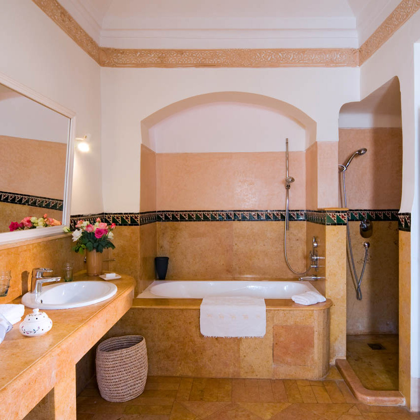 China Suite with spacious bathroom